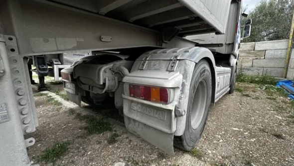 9#8332 Trattore stradale Scania R500