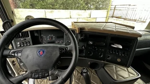 9#8332 Trattore stradale Scania R500