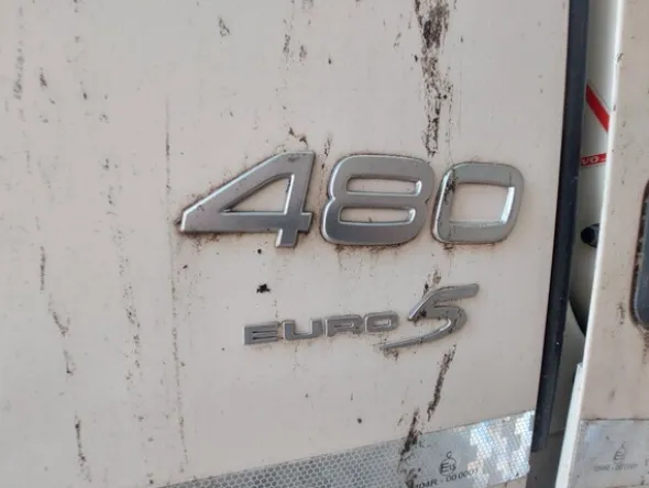 3#8486 Trattore stradale Volvo