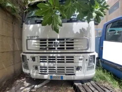 3#8486 Trattore stradale Volvo