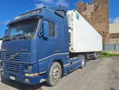 2#8271 Trattore stradale Volvo FH16/520