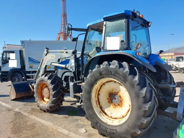 56#7528 Trattrice agricola New Holland