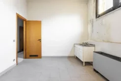 #15083 Tredici locali per ex istituto di credito