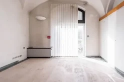 #15083 Tredici locali per ex istituto di credito