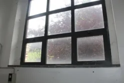 #14893 Tre negozi vicini in edificio polifunzionale