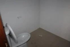 #14893 Tre negozi vicini in edificio polifunzionale