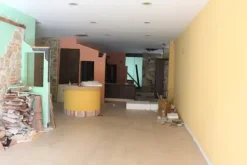 #14893 Tre negozi vicini in edificio polifunzionale