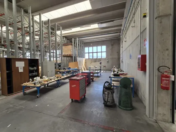 #2639889 Tribunale di Udine - Capannone industriale con beni mobili