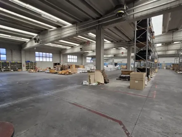 #2639889 Tribunale di Udine - Capannone industriale con beni mobili
