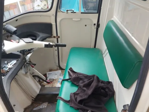 19#8175 Triciclo Ape Piaggio