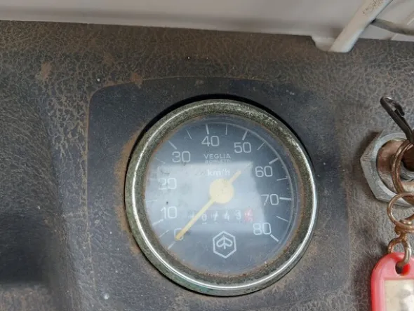 19#8175 Triciclo Ape Piaggio