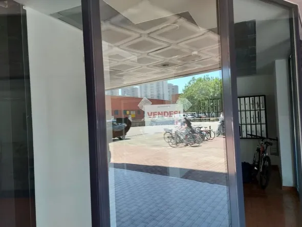 #13427 2 Uffici, 2 Negozi, 1 Autorimessa e 1 posto auto