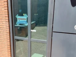 #13427 2 Uffici, 2 Negozi, 1 Autorimessa e 1 posto auto
