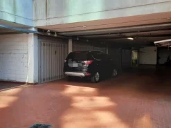#13427 2 Uffici, 2 Negozi, 1 Autorimessa e 1 posto auto