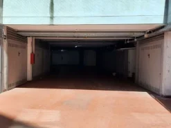 #13427 2 Uffici, 2 Negozi, 1 Autorimessa e 1 posto auto