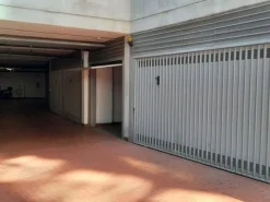 #13427 2 Uffici, 2 Negozi, 1 Autorimessa e 1 posto auto