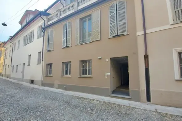 #13922 Ufficio al grezzo (sub 741) in complesso storico