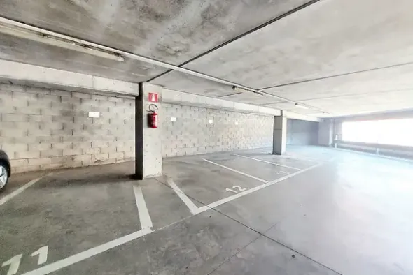 #24215 Ufficio al piano ottavo e sedici posti auto