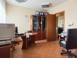 #15239 Ufficio al piano primo con lastrico solare