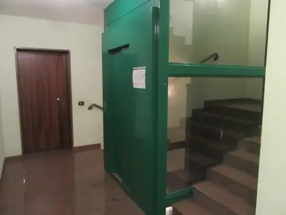 #9622 Ufficio al piano primo con posti auto coperti