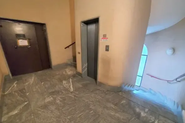 #18704 Ufficio al piano secondo con ampia autorimessa