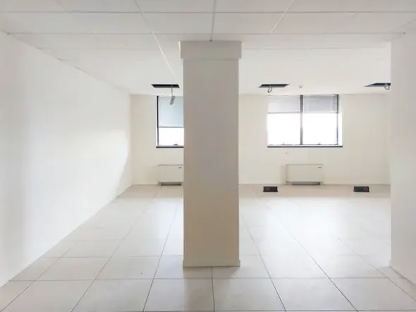 #22141 Ufficio al piano sesto con archivio (sub 25)