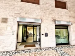 #22999 Ufficio al piano terra con archivio al seminterrato a reddito garantito