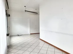 #23907 Ufficio al piano terra con cantina in complesso condominiale
