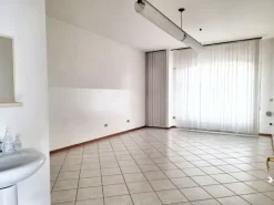 #23907 Ufficio al piano terra con cantina in complesso condominiale