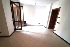 #2537759 Ufficio al piano terra con terrazzino e cantina