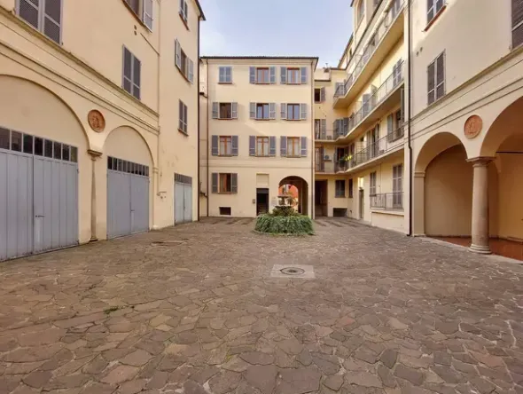 #19101 Ufficio al piano terra in complesso residenziale
