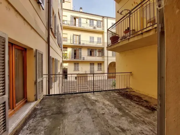 #19101 Ufficio al piano terra in complesso residenziale