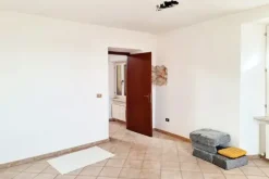 #22385 Ufficio al piano terzo in borgo medievale
