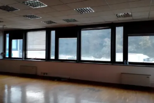 #2536087 Ufficio al primo piano con parcheggio e ripostiglio