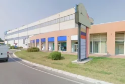 #9214 Ufficio con archivio al piano secondo di complesso commerciale