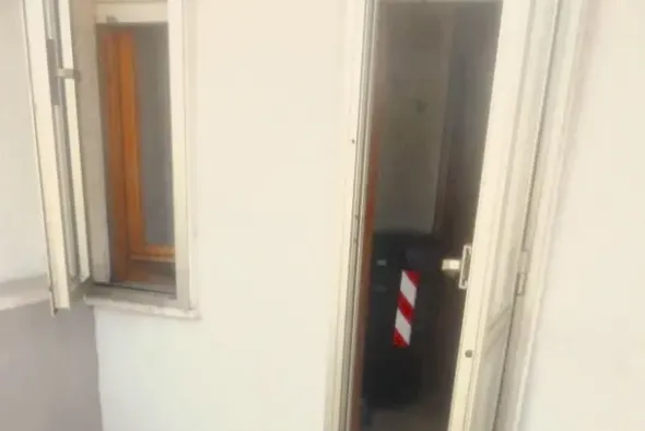 #25220 Ufficio con balconi in edificio condominiale