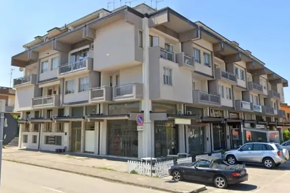 #25220 Ufficio con balconi in edificio condominiale