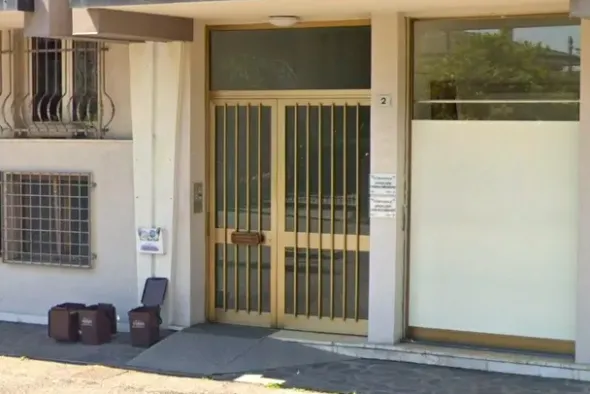 #25220 Ufficio con balconi in edificio condominiale
