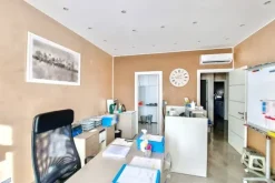 #25000 Ufficio con cantina e box auto