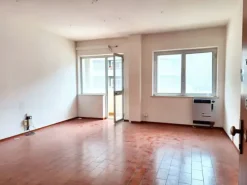 #23833 Ufficio con cantina e posto auto in edificio residenziale