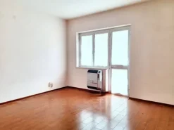#23833 Ufficio con cantina e posto auto in edificio residenziale
