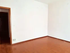 #23833 Ufficio con cantina e posto auto in edificio residenziale