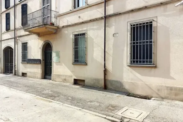 #21948 Ufficio con cantina in edificio ristrutturato