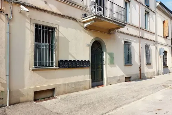 #21948 Ufficio con cantina in edificio ristrutturato