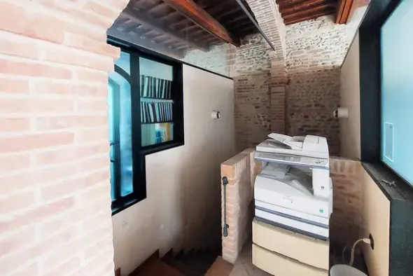 #21948 Ufficio con cantina in edificio ristrutturato