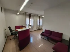#15172 Ufficio con due posti auto e deposito