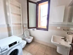#23087 Ufficio con garage e cantina in edificio residenziale