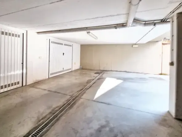 #23087 Ufficio con garage e cantina in edificio residenziale