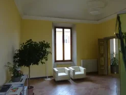 #7588 Ufficio con garage in palazzo storico