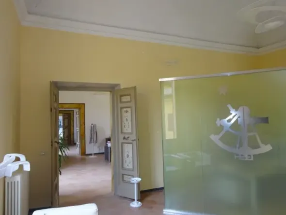 #7588 Ufficio con garage in palazzo storico